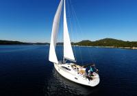 barcha a vela cielo blu baia del mare yacht a vela elan 45 impression vele